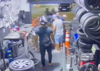 O local já estava fechando quando os pistoleiros chegaram. Foto: Reprodução