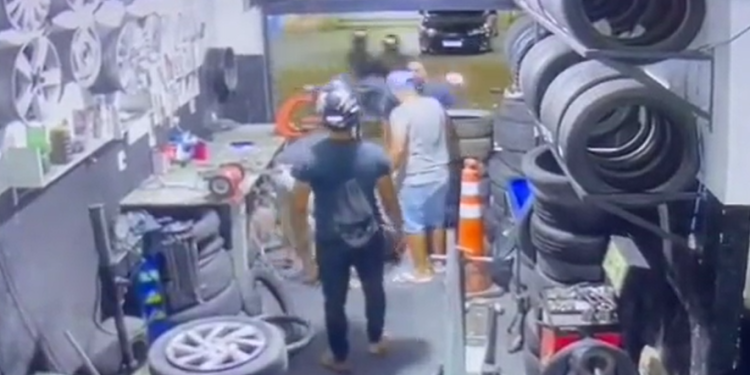 O local já estava fechando quando os pistoleiros chegaram. Foto: Reprodução