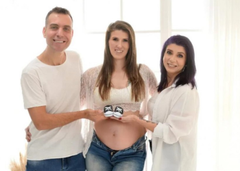 O trisal comemora ainda a gravidez do primeiro filho. Foto: Reprodução