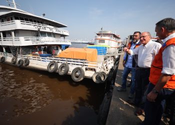 Vice-presidente da República e ministros do Governo Federal estiveram em Manaus para anunciar ajuda humanitária e apoio para minimizar o impacto da seca. Foto: Diego Peres/Secom
