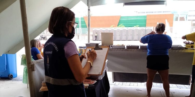 A população pode denunciar irregularidades sanitárias relativas a produtos e serviços por meio da Ouvidoria da Visa Manaus. Foto: Divulgação / Semsa