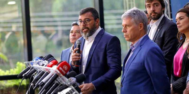 Paulo Teixeira e equipe estão no estado para tratar de ações para enfrentamento da estiagem. Foto: Alex Pazuello