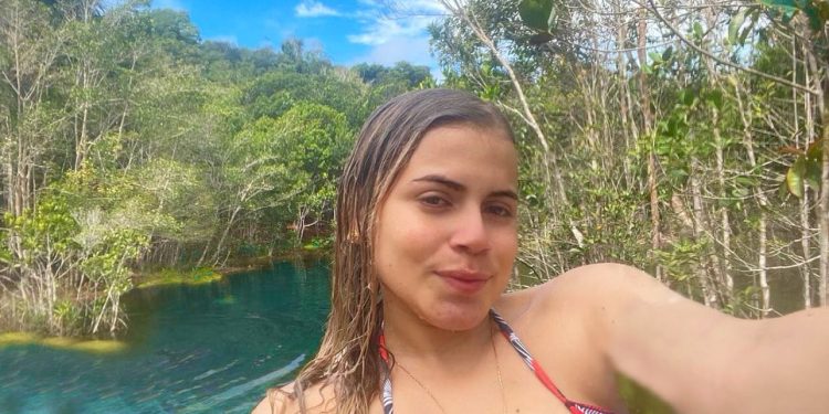 Mel tem 22 anos. Foto: Reprodução