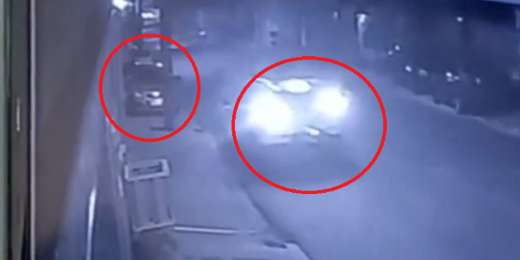 O carro foi esmagado durante a madrugada. Foto: Reprodução