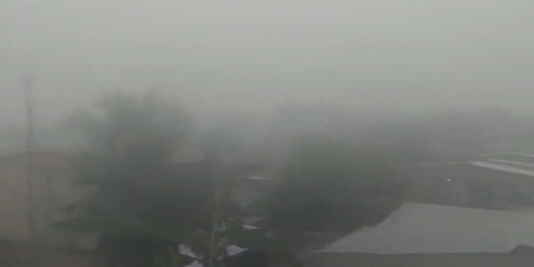 A fumaça voltou a atingir a cidade nesta quinta-feira (12). Foto: Reprodução