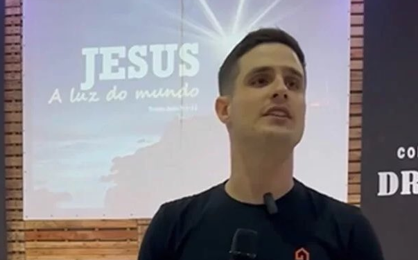 Nas redes sociais, o homem diz que cometeu "pecados", pediu "perdão" e disse que ia se afastar das redes sociais. Foto: Reprodução/Internet