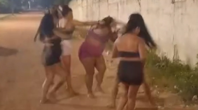 A porrada foi grande e nem os homens conseguiram separar. Foto: Reprodução