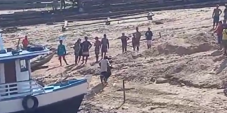 A vítima não foi identificada e foi levada ao hospital. Foto: Reprodução