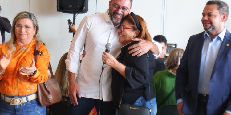 O atendimento aos selecionados ocorre no Centro de Convenções Vasco Vasques, na zona centro-sul de Manaus. Foto: Diego Peres e Alex Pazuello/Secom