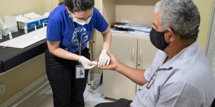 Os usuários devem exibir documento de identificação original com foto, CPF e Cartão Nacional de Saúde, além da caderneta de vacinação. Foto: Divulgação / Semsa