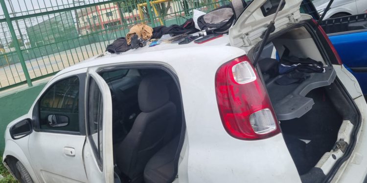 O carro utilizado no crime também foi apreendido, no momento da abordagem policial. Foto: Divulgação/PC-AM