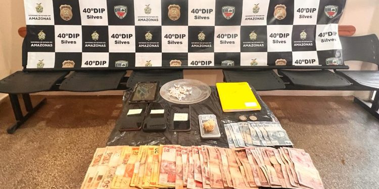 A suspeita vendia entorpecente dentro da própria residência. Foto: Divulgação/PC-AM