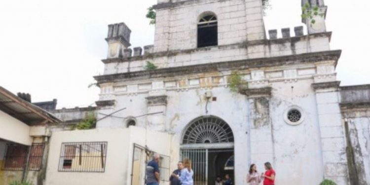 Com um orçamento previsto em R$ 50 milhões, a revitalização incluiria um auditório, concha acústica e salas de oficinas artísticas, no que seria um novo centro cultural em Manaus. Foto: Reprodução