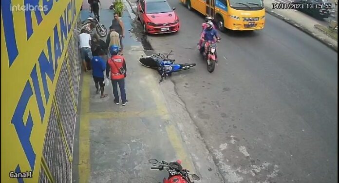 O homem foi preso e levado ao hospital. Foto: Reprodução