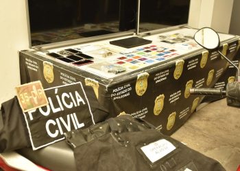Vários documentos foram apreendidos com a quadrilha. Foto: Erlon Rodrigues/ PCAM