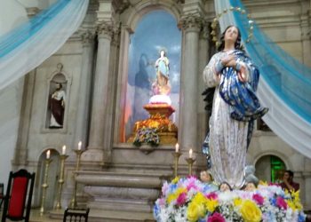 Imagem colorida mostra imagem de Nossa Senhora de Conceição