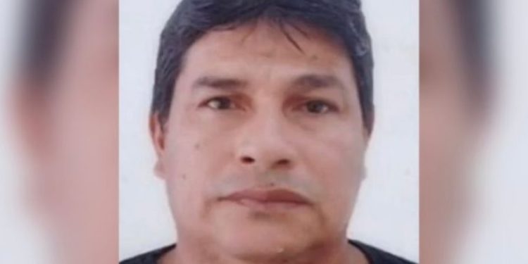 Os moradores se assustaram ao comprovarem que ele estava morto. Foto: Reprodução