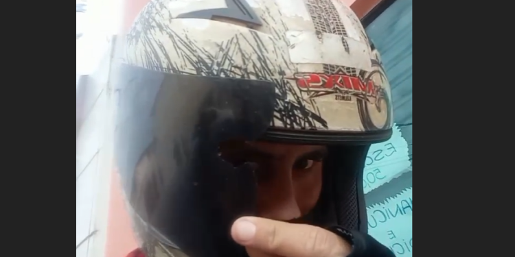 O rapaz fez um vídeo mostrando como ficou o capacete. Foto: Reprodução