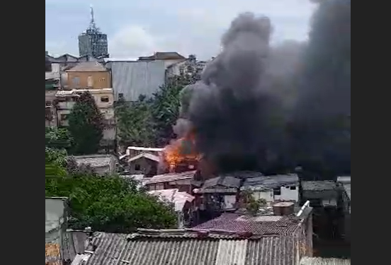 O incêndio foi registrado na tarde deste sábado (20). Foto: Reprodução