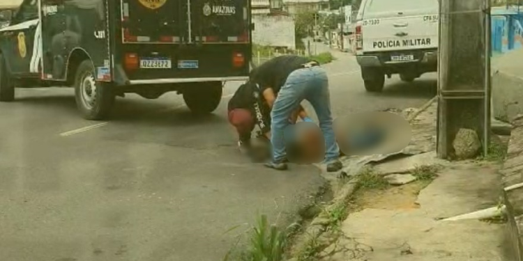 O corpo foi removido para o IML. Foto: Reprodução