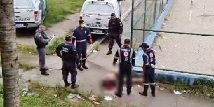 O crime aconteceu neste domingo (14), perto de uma quadra de esportes. Foto: Reprodução