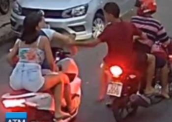 Câmeras de segurança filmaram toda a ação nesta segunda-feira (19). Foto: Reprodução