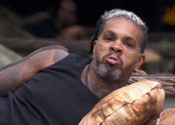 O pagodeiro não tira da boca o nome da amazonense. Foto: Reprodução