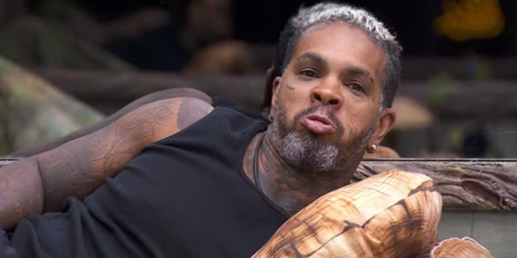 O pagodeiro não tira da boca o nome da amazonense. Foto: Reprodução