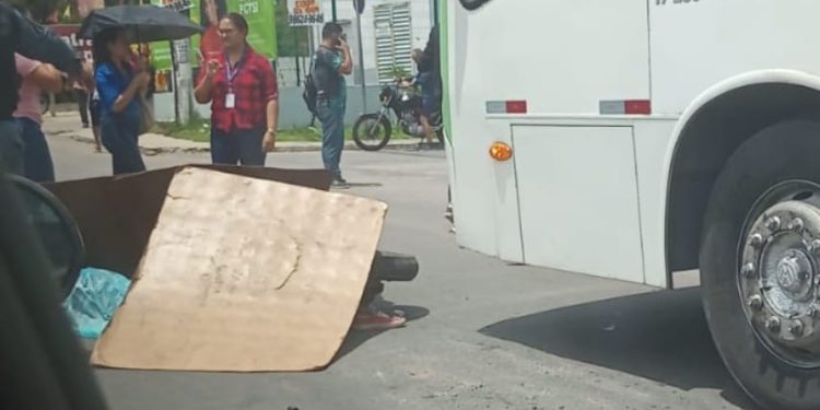 A jovem usava capacete, mas o acidente foi muito violento. Foto: Reprodução