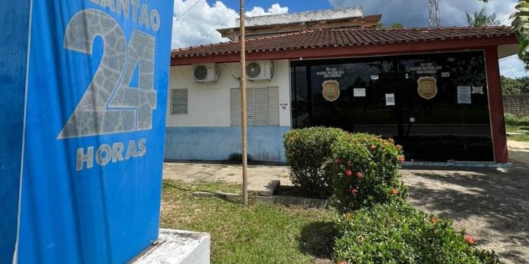 O autor desferiu golpes com um pedaço de madeira em direção ao rosto da vítima. Foto: Divulgação/PC-AM