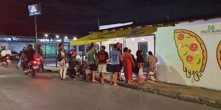 Homem foge de assassinos, mas acaba morto ao tentar se esconder em pizzaria no Riacho Doce