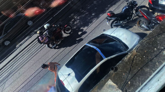 Três homens que supostamente esconderam o rosto chegaram atirando. Foto: Divulgação