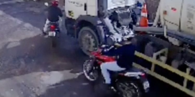 funcionários da Águas de Manaus são assaltos por dupla de moto na Cidade Nova