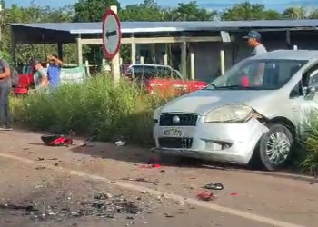 O acidente ocorreu na manhã deste sábado (27) e a moto chegou a pegar fogo. Foto: Reprodução