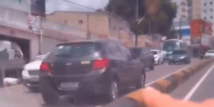 Em plena avenida São Jorge, bem movimentada. Foto: Reprodução