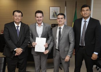 Prefeito de Manaus assina convênio que garantirá 1.056 moradias na comunidade Pingo D’Água