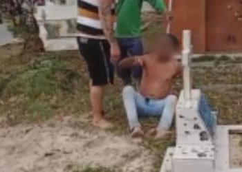Vídeo: assaltante leva a pior ao após roubar celular dentro do cemitério Tarumã