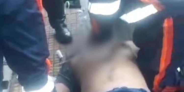 Homem da últimos suspiro de vida após sair correndo pela gritando por socorro no Centro de Manaus