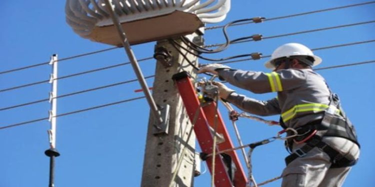 Várias zonas de Manaus ficam sem energia neste domingo e Amazonas Energia explica motivo