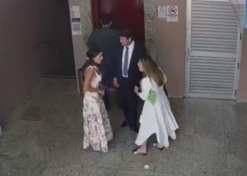 Esposa e ex-mulher de senador do PL saem nos tapas em shopping; vídeo