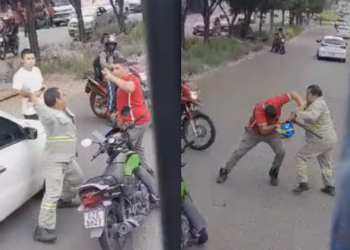 "Vem na mão comigo", motoqueiro e motorista vão na porr4da na zona norte de Manaus; vídeo