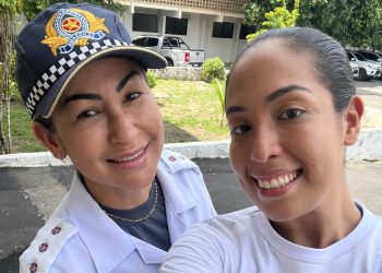 A psicóloga e capitão PM Daianne Veras, do Centro de Psicologia da PMAM, relata sobre a experiência de ter como filha a Rebeca Tavares, que integra o quadro de alunos soldados. Foto: Divulgação/ PMAM