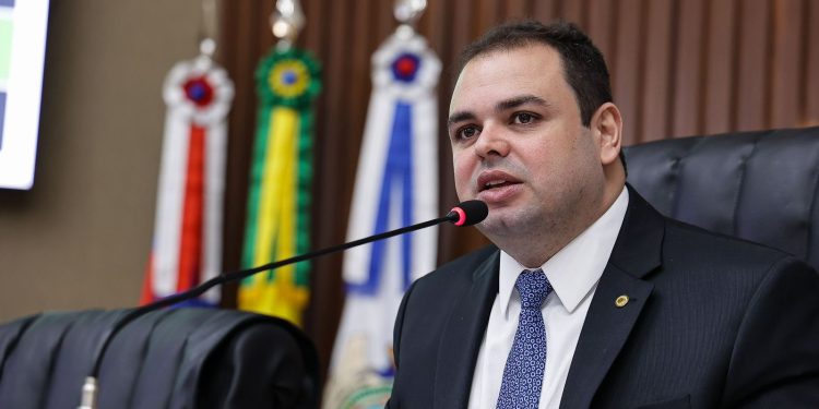 Lei de Roberto Cidade estabelece ‘Política Estadual de Inclusão Social de Pessoas com Nanismo’