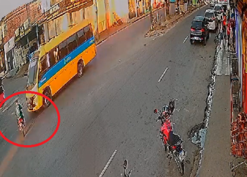 A vítima morreu na hora e foi arremessada por vários metros. Foto: Reprodução