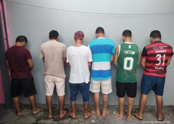 Os indivíduos estavam comemorando um aniversário na praça. Foto:  Divulgação/PC-AM