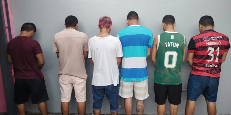 Os indivíduos estavam comemorando um aniversário na praça. Foto:  Divulgação/PC-AM