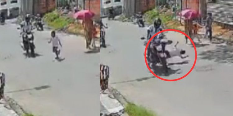 CENAS FORTES: Criança larga a mão da mãe, corre e acaba atropelada por moto no Jorge Teixeira