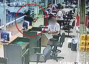 Vídeo: Cliente de concessionária aparece matando funcionário a tiros após dívida de R$ 5 mil