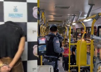 Motorista de ônibus aperta 'botão do pânico' e salva passageiros de assalto em Manaus