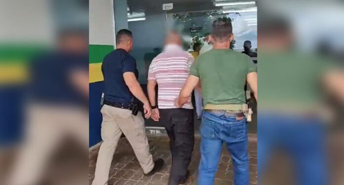 Servidor municipal 'valentão' de Manacapuru é algemado no trabalho após violar medida protetiva e ameaçar a ex